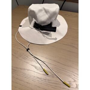 NWOT lululemon rare LAB Bucket Hat w/ Strap – M/L